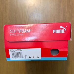 NIB Size 6C Puma Green Sneakers with Soft Foam